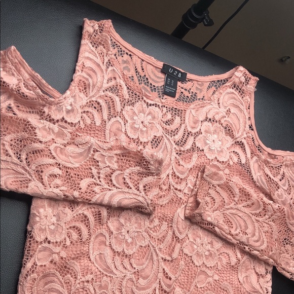 Pink cold shoulder lace dress shirt - Picture 2 of 6